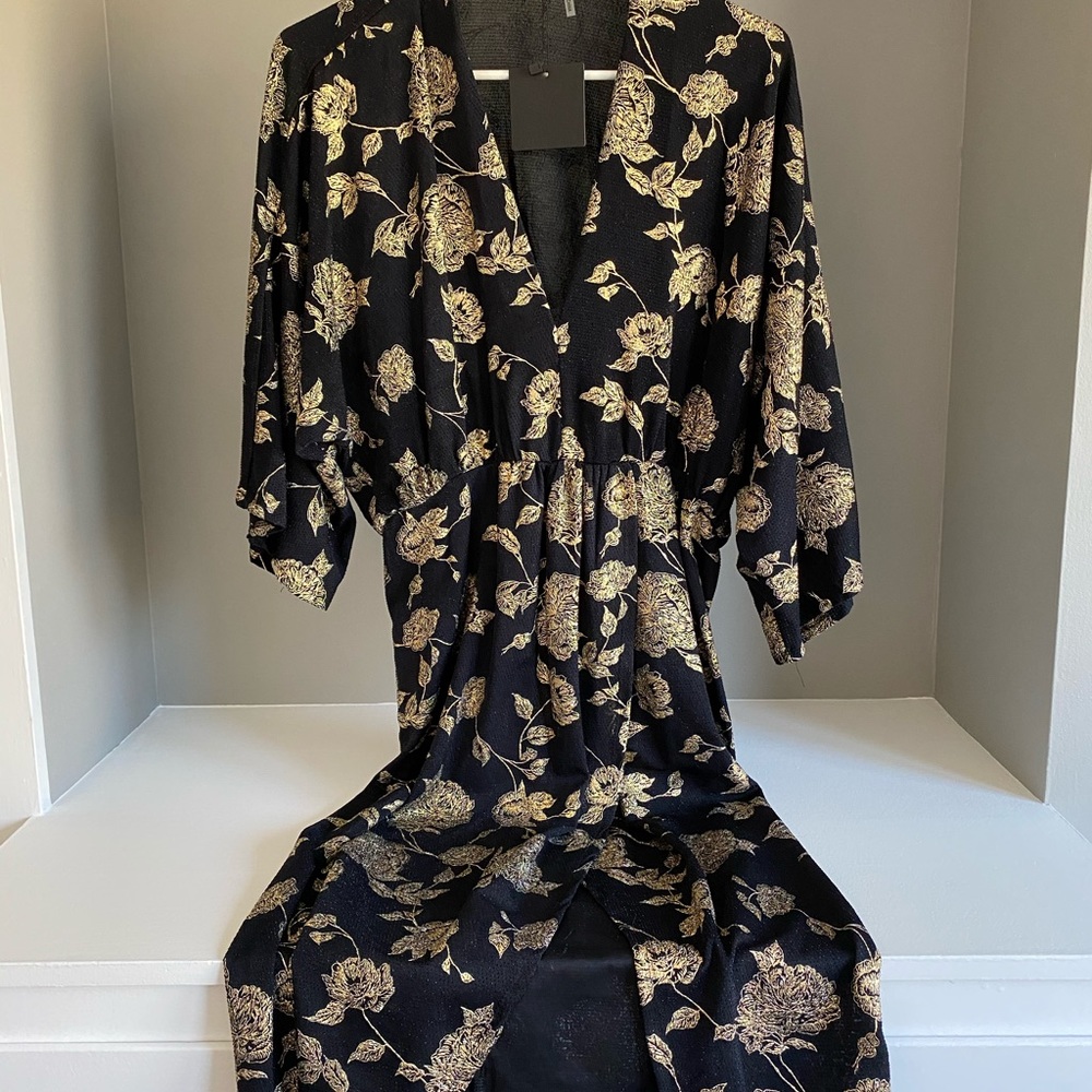 NWT Dress Forum Floral Dress